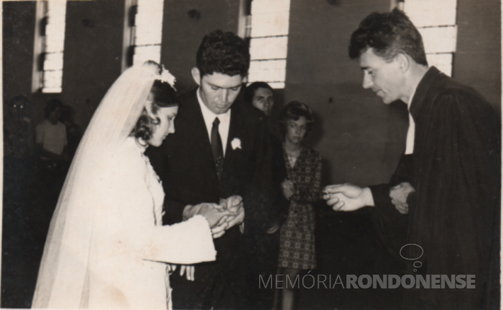 Casamento religioso de Ledi Thums e Bruno Stoef, em maio de 1972. 
Imagem: Acervo da família - FOTO 9 - 