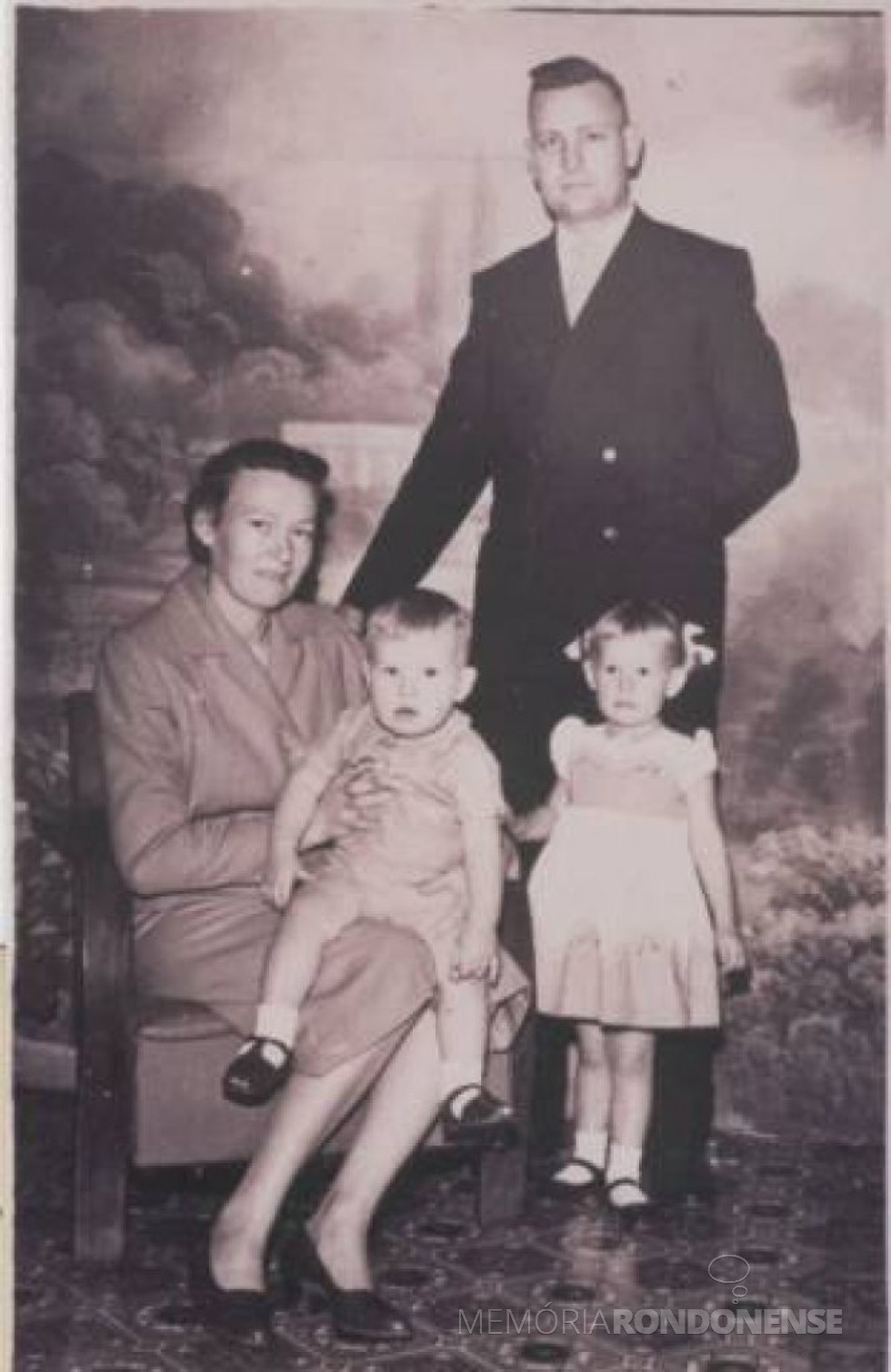Pastor Ottmar Wehr e esposa Jutta e o casal de filhos. 
Imagem: Acervo PIB Rondon