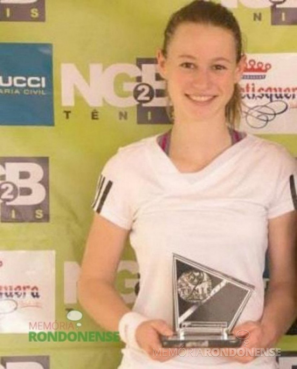 A tenista Tainara Kolling que ganhou a final da 4ª classe feminino 