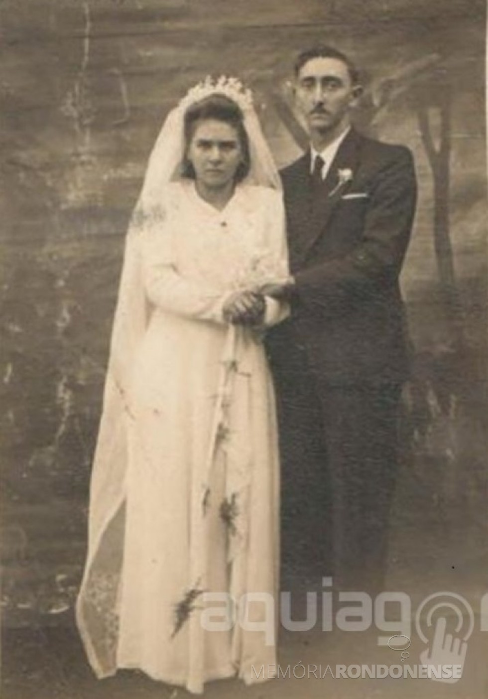 Noivos Irma Selvina Diesel e Nivo Dickel, casal pioneiro rondonense, que se casaram em maio de 1948. 
Imagem: Acervo AquiAgora.net - FOTO 1 - 