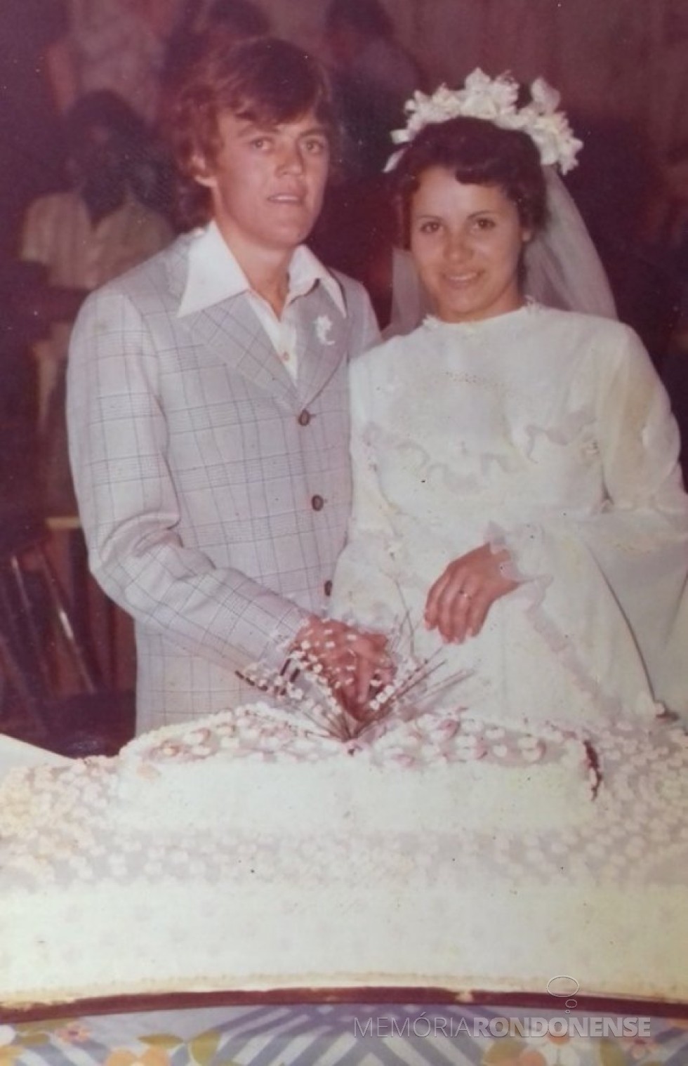 Jovens rondonenses Maria Salete Minatti e Milton Schroeder que se casaram em  julho de 1977. 
Imagem: Acervo do casal - FOTO 6 - 