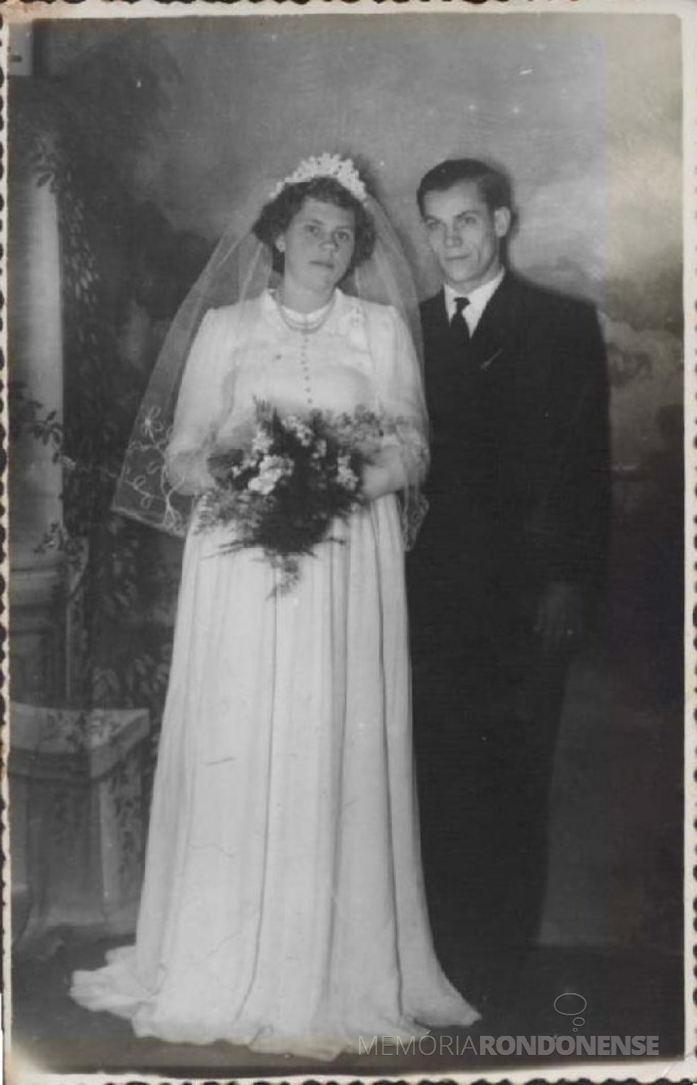 Os noivos Relindo Weber  e Edith Lidia Schroeder, cujo casamento aconteceu em julho de 1955. 
Imagem: Acervo Roseli Weber - FOTO 1 - 