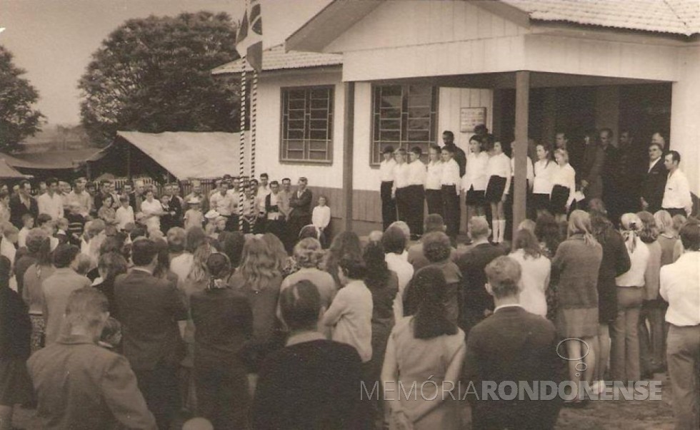 Outro aspecto da inauguração da Escola Municipal Pedro Álvares Cabral. 
Imagem: Acervo Jorge Pedro Freitag - FOTO 4 - 