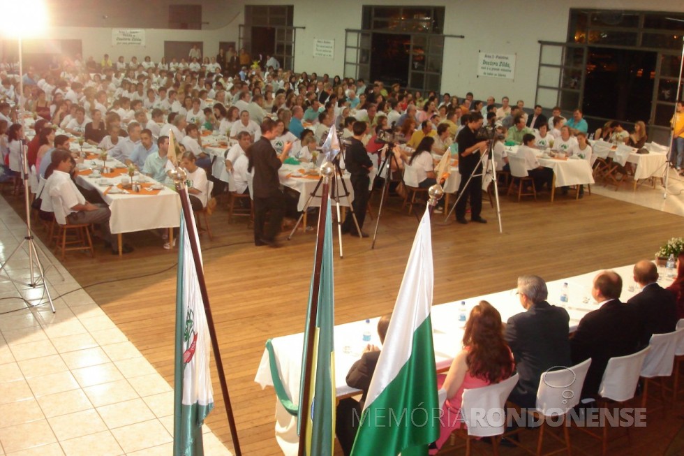 Vista do público presente à Sessão Solene de outorga do título da Cidadã Honorária de Marechal Cândido Rondon à senhora Zilda Arns Neumann - FOTO 10 - 