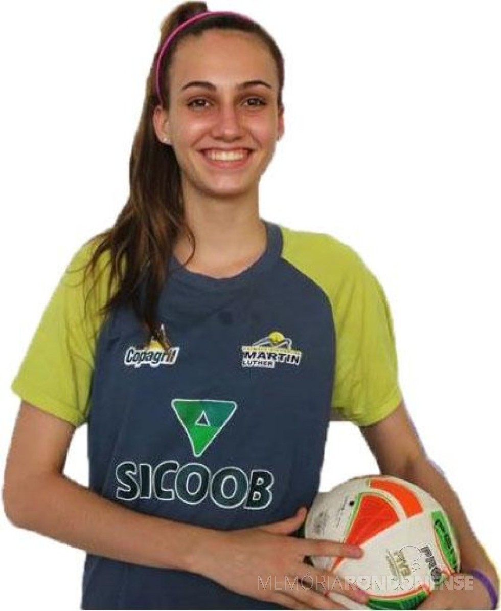 Atleta rondonense Larissa Besen integrante da Seleção Brasileira Vôlei Sub 18.
Imagem: Acervo O Presente - FOTO 14 - 