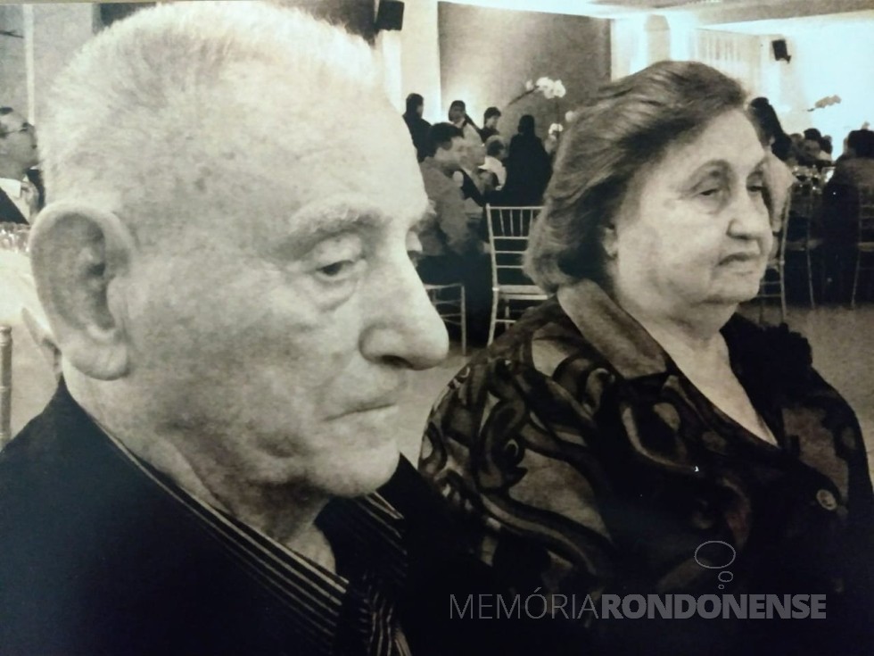 Casal Ignez e Marianino Ricardi que chegaram de  mudança à Marechal Cândido Rondon, em julho de 1957. 
Imagem: Acervo Agrícola Horizonte - FOTO 1 -