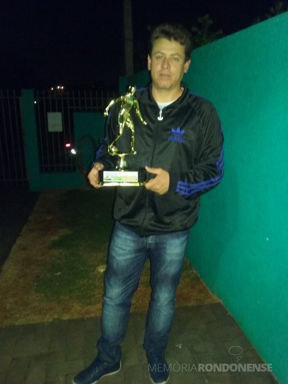 Leandro Ferreira, da equipe AACC/Copagril, goleador da série Prata, do Campeonato Municipal Amador 2017, com oito gols
Imagem: Acervo pessoal - FOTO 13 - 