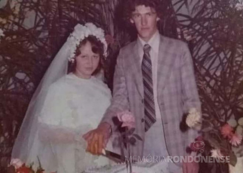 Os jovens rondonenses Ileni Maria Schaefer e Adir Fiorini que se casaram em final de maio de 1977. 
Imagem: Acervo de Lidiane Fiorini - FOTO 4 - 