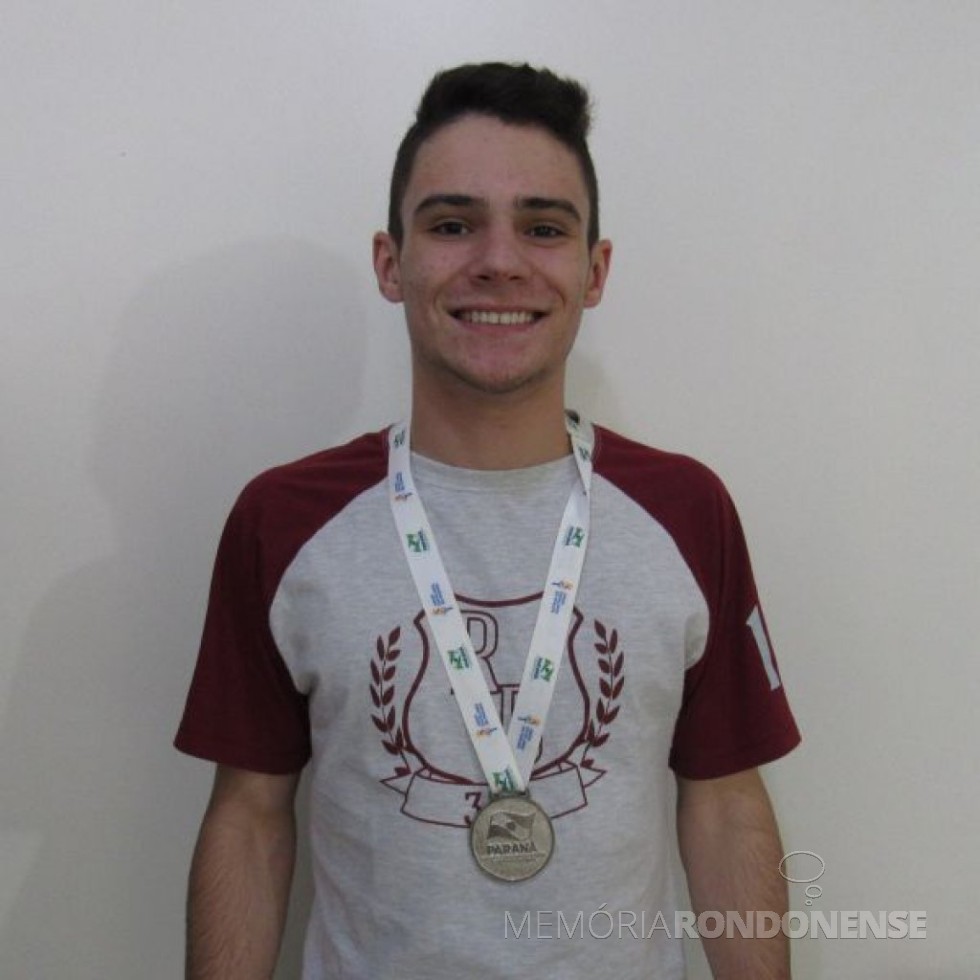 Judoca Gabriel Bombardelli vice campeão do Paraná na categoria até 66 quilos, nos Jogos Escolares do Paraná. 
Imagem: Acervo Olho na Bola - FOTO 6 - 